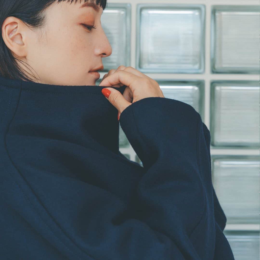 エリオポールのインスタグラム：「お洒落をしてお出かけをしたいムードが盛り上がっているこの冬は、デザイン性のあるコートに注目が集まっています。 モデルの高山都さんと、スタイリストの福田麻琴さんがタッグを組んで、お届けしているスペシャルコンテンツの第３弾は、コート特集。 抜群のセンスが光る高山都さんと一緒に、今年のコート選びについてお届けします。  #HELIOPOLE  #エリオポール @heliopole_official  @makoto087 #福田麻琴さん @miyare38 #高山都さん」
