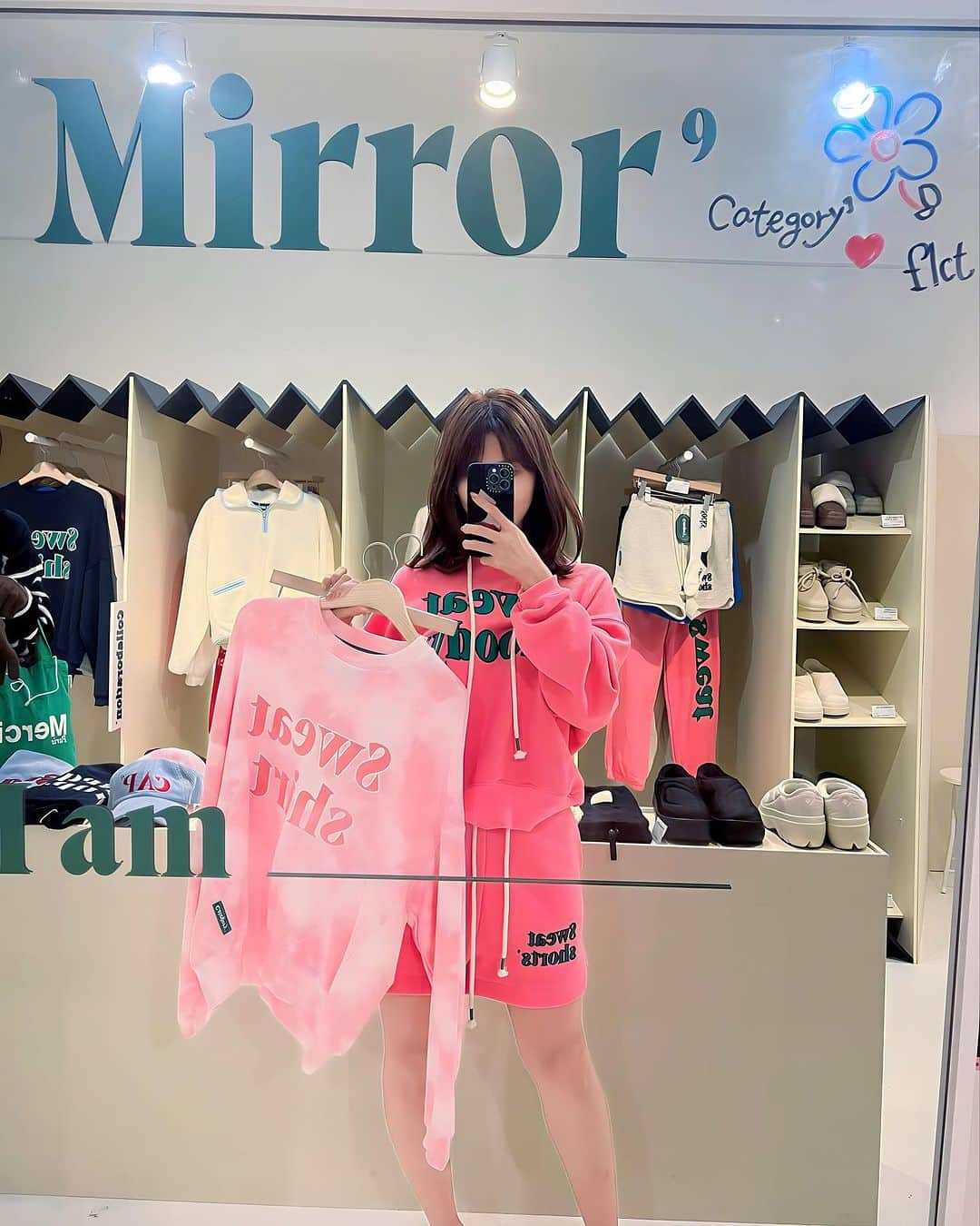 一木美里のインスタグラム：「かわいいお洋服のお店♥️in🇰🇷  @category9.seoul  @satur_official  @sinoon.official  @eql_store  @grovestore  @cej.official  @metrocity.korea  @blancdemoon_official_  @recto_official   #seoul#seoulshopping#韓国ファッション#韓国ショッピング」