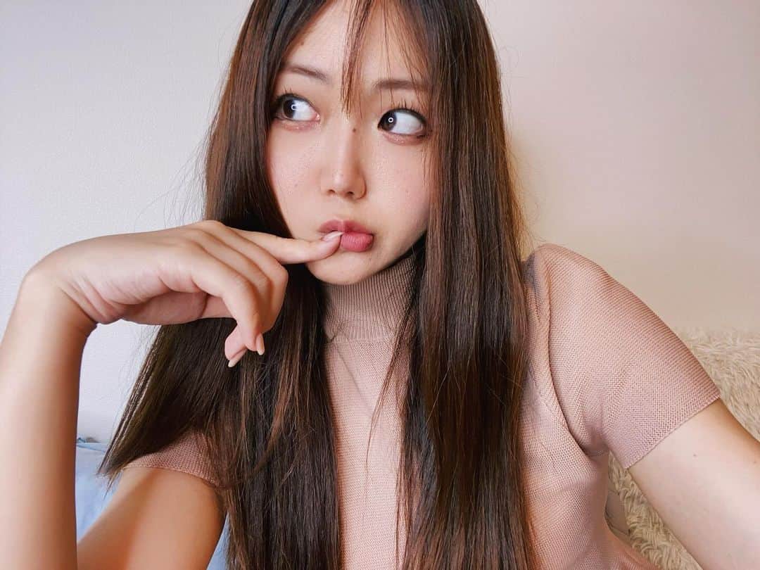 藤田早希のインスタグラム：「ガチめに体調不良す。 首コリから頭痛と嘔吐で今回エグめ。 久しぶりにさとう式しましたわよな。. . ☆☆☆☆☆☆☆☆☆☆☆☆☆☆☆☆☆☆☆☆☆☆☆. .  I'm seriously unwell. I've been suffering from headaches and vomiting due to neck stiffness. It's been a while since I had a Sato ceremony. .  진정으로 컨디션 불량. 목 고리에서 두통과 구토로 이번 에그메. 오랜만에 사토식했습니다. . ☆☆☆☆☆☆☆☆☆☆☆☆☆☆☆☆☆☆☆☆☆☆☆. . . . #自律神経 #さとう式 #さとう式リンパケア #筋ゆる #筋ゆるリンパケア . . . .」
