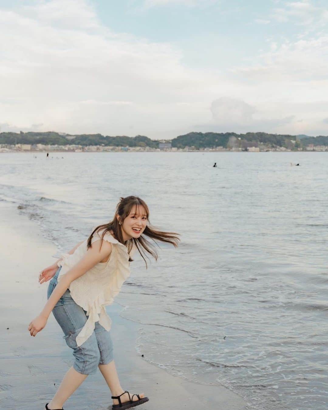 福山絢水さんのインスタグラム写真 - (福山絢水Instagram)「夏さいご🌻！  海辺で撮影楽しかった~」10月18日 21時37分 - aya__m02