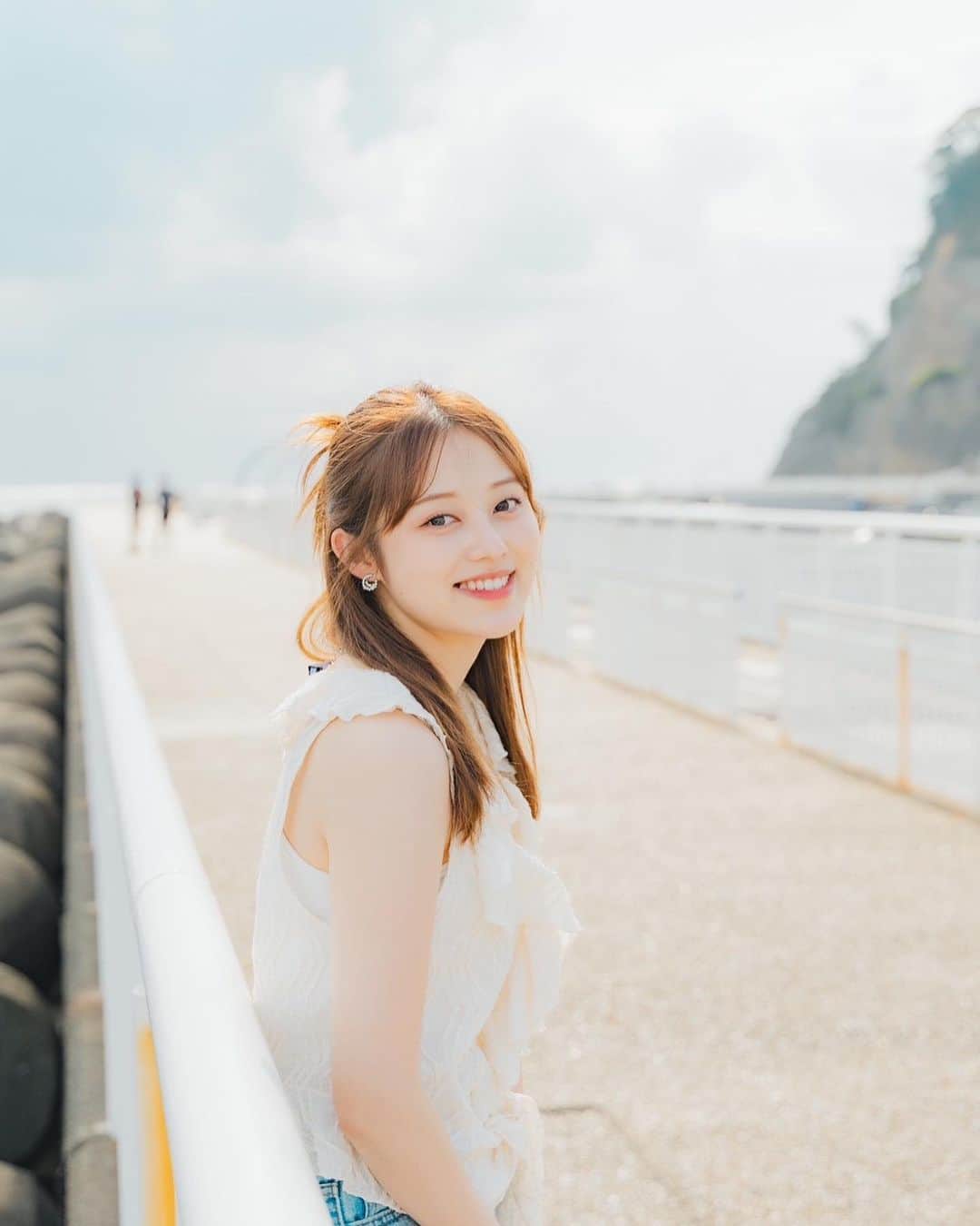 福山絢水さんのインスタグラム写真 - (福山絢水Instagram)「夏さいご🌻！  海辺で撮影楽しかった~」10月18日 21時37分 - aya__m02