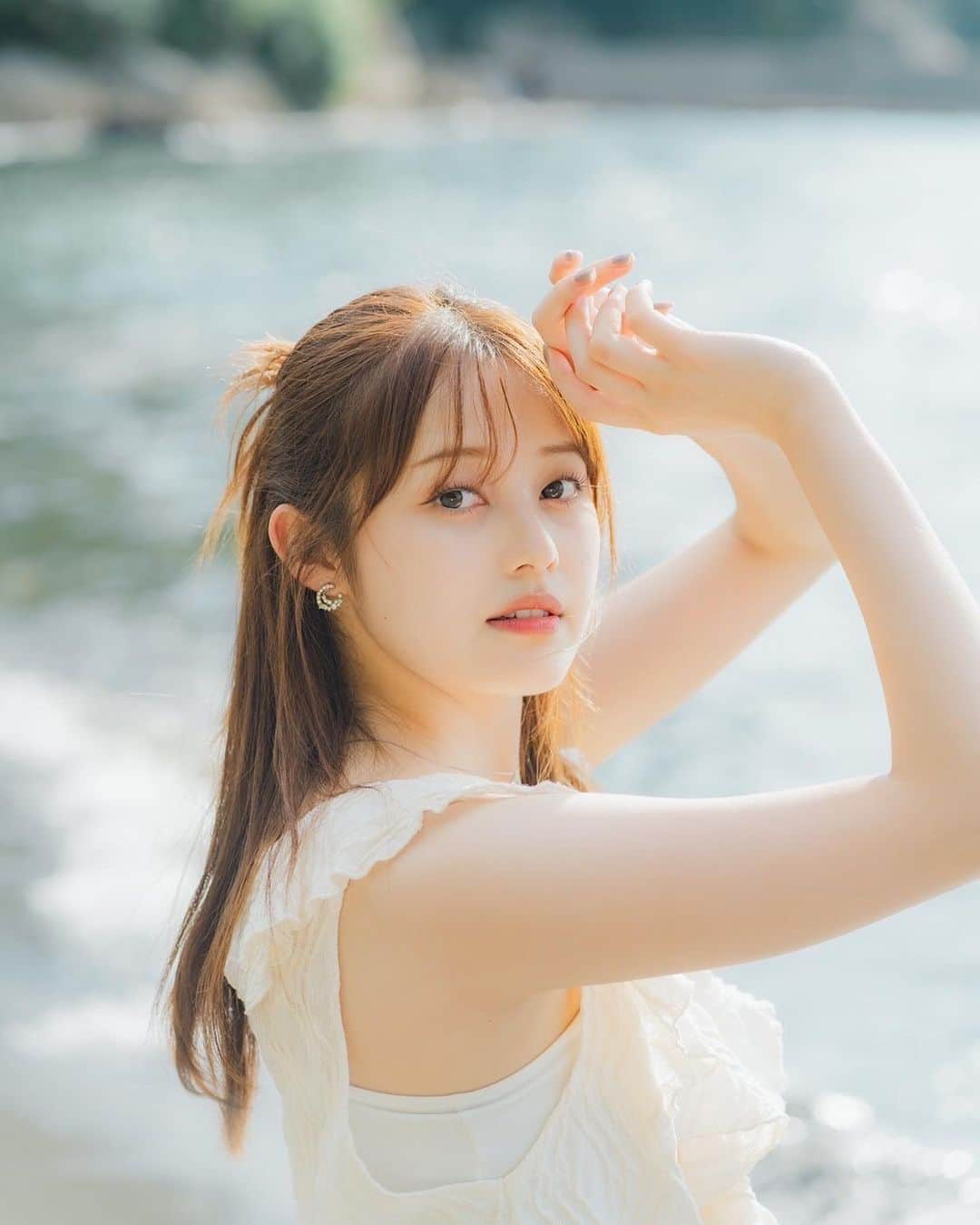 福山絢水のインスタグラム：「夏さいご🌻！  海辺で撮影楽しかった~」