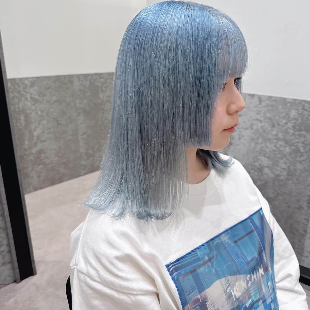 のインスタグラム：「アイスブルー🩵💧🥶❄️🧊 ブリーチ3回  姫カット、かわいい♡  #ブリーチカラー #ハイトーンカラー #ハイトーン #アイスブルー #水色」