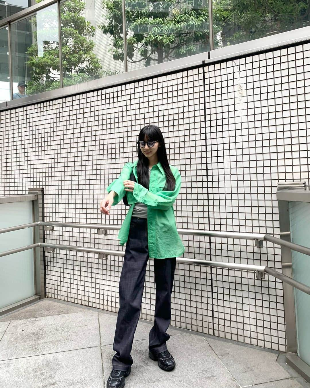 Shiho Sasakiさんのインスタグラム写真 - (Shiho SasakiInstagram)「🐸🙃  #outfit_shiho  #ファッション #コーディネート #今日のコーデ #今日のファッション #大人カジュアル #モードカジュアル #黒髪ロング #シャツコーデ」10月18日 21時46分 - shihomurata0718