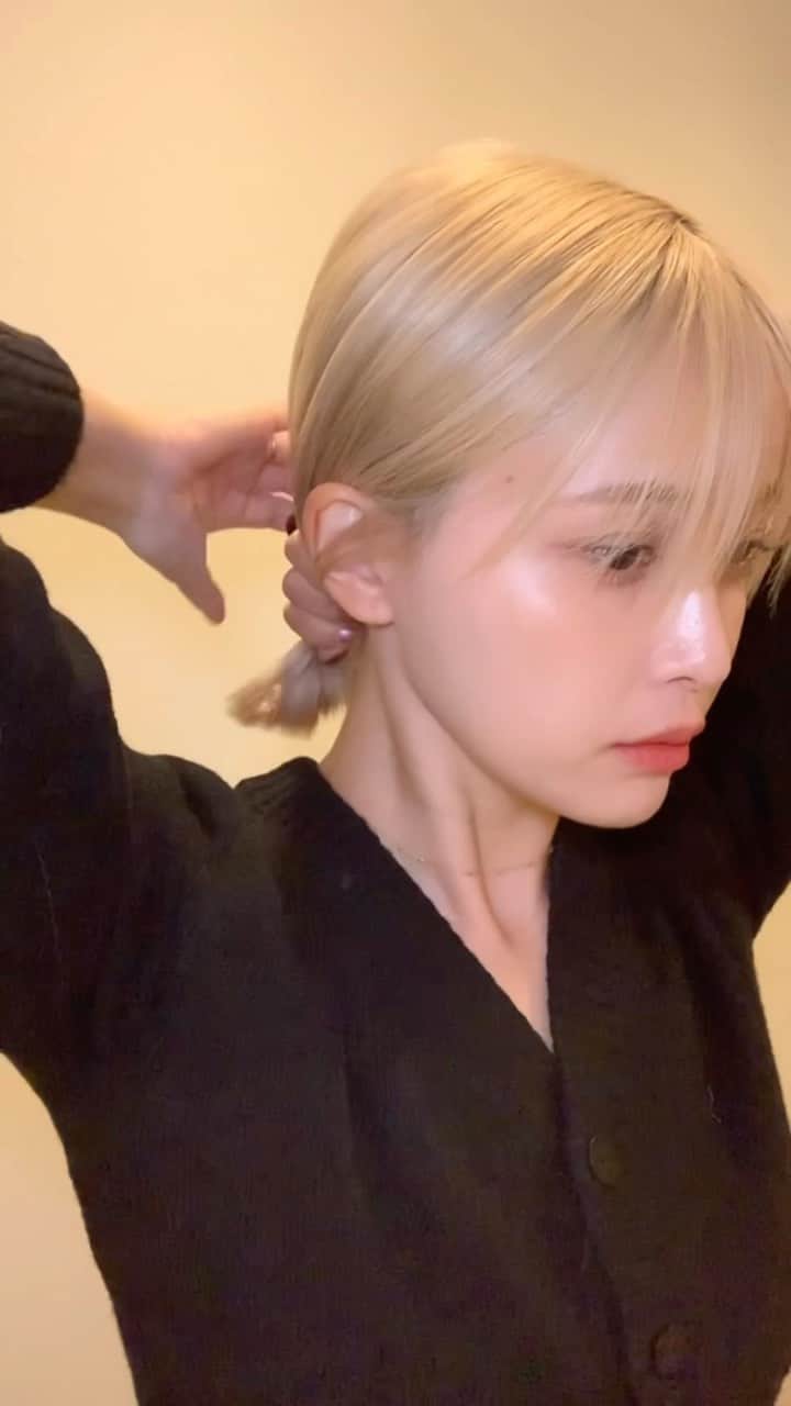 和田えりかのインスタグラム：「自己流🙄❤︎ まえがみ、顔まわりの巻き😉🌀 使ってるオイルは、、 #ダヴィネス   #è_beauty」