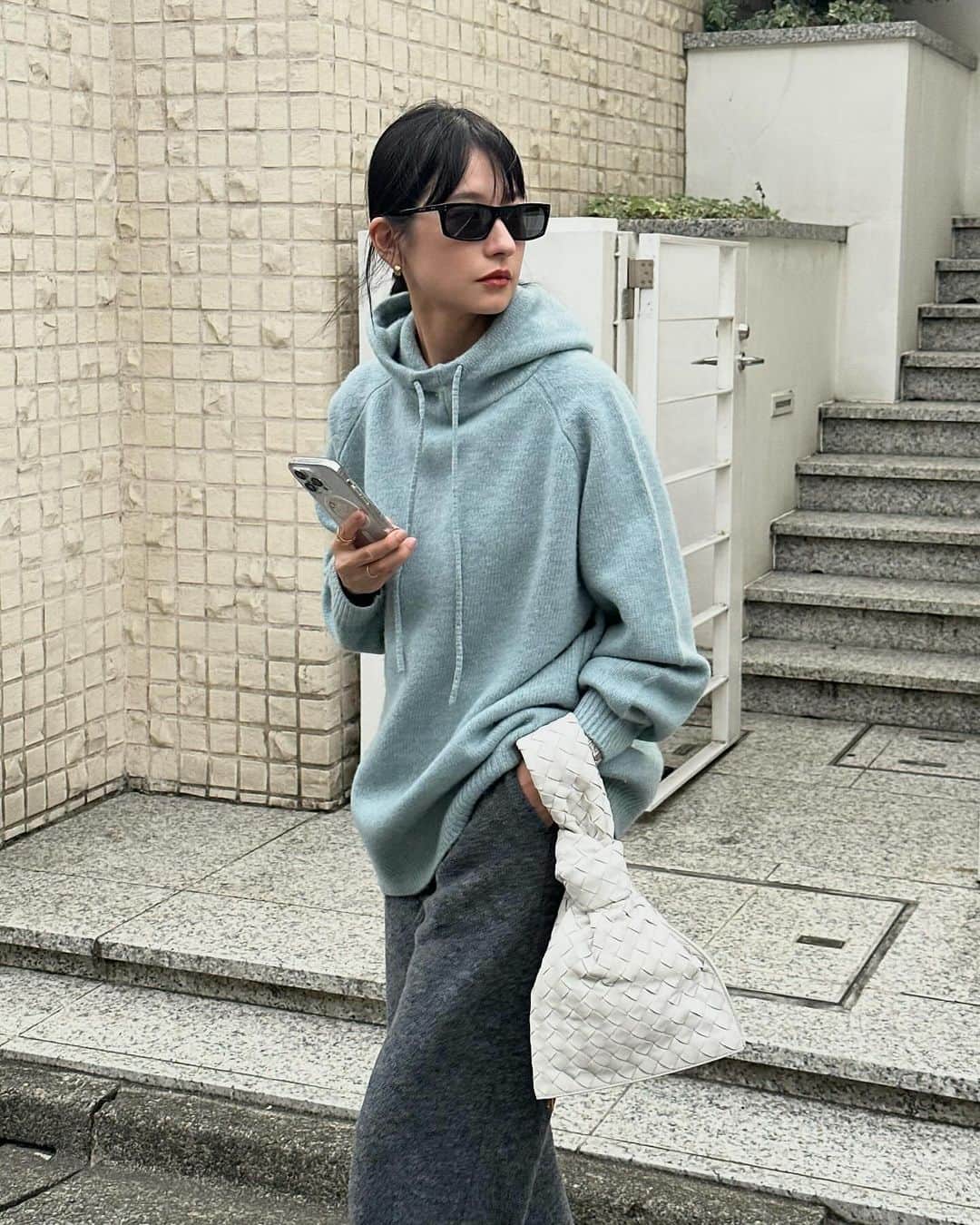 松本恵奈のインスタグラム：「とおきのサッカー行く前に撮ってもらった 私服コーディネート♡ 可愛い水色のニットパーカー🩵 カジュアルだけどぬけ感あって大好きなテンションです○ 最近、サッカーに行く機会が増えたので カジュアルな服装が増えてきた気がします○ 水色パーカーニットももうすぐ発売なので是非お楽しみに♡  #clane  #私服」