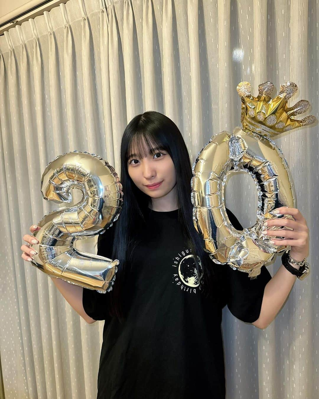 石黒友月のインスタグラム：「⁡ ⁡ 20歳になりました✧︎ ⁡ アイドルとして20歳を迎えられたこと､ 本当に嬉しいです ⁡ まだまだこの先もずっと成長していく姿を 見守っててね＾＾ ⁡ ハタチ楽しみます👑💞」