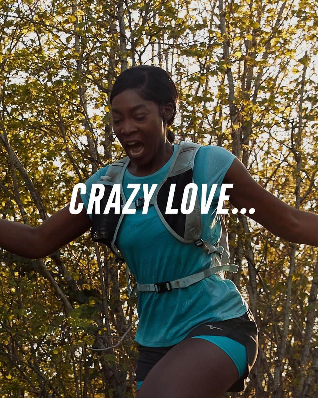 MizunoRunningのインスタグラム：「Crazy love can get a little messy. But that’s what our trail running shoes are for. When you’re leaping into the unknown, we’ve got you covered.   #MizunoCrazyLove #reachbeyond」