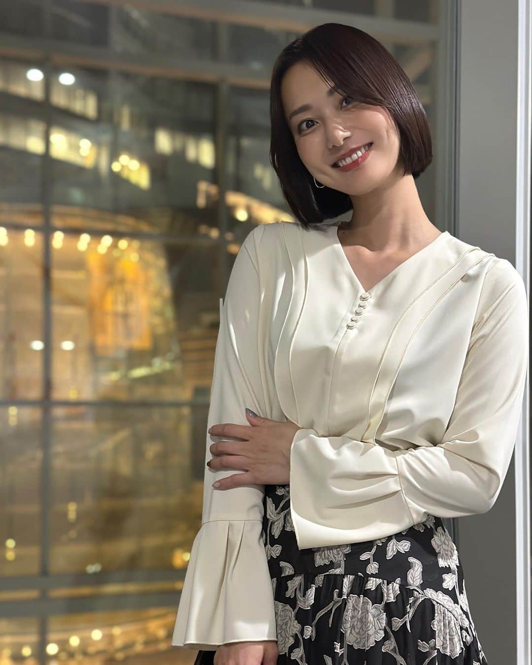 のインスタグラム：「⁡ ABEMA「倍速ニュース」、YouTube生配信、見てくれた方ありがとうございました〜！ 今日はのんびりたっぷりコメント紹介しました〜。 放送中に話していた、社内コンビニのかぼちゃプリン…夜勤のおともに買いました😆笑   #テレビ朝日アナウンサー #本間智恵 #ABEMA #倍速ニュース #アナウンサーカメラ #YouTube生配信」