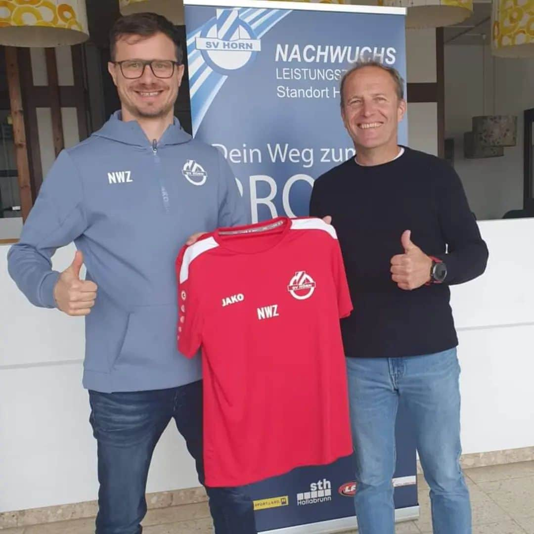 SVホルンのインスタグラム：「+++Christian Eichhorn coacht ab sofort die Horn Amateure+++ Mit dem 59-jährigen Christian Eichhorn findet der SV Horn den Nachfolger von Daniel Vladisavjlevic bzw. Interimstrainer Michael Hennebichler.  Mehr dazu findet ihr auf unserer Homepage! #bepartofit #svhorn」