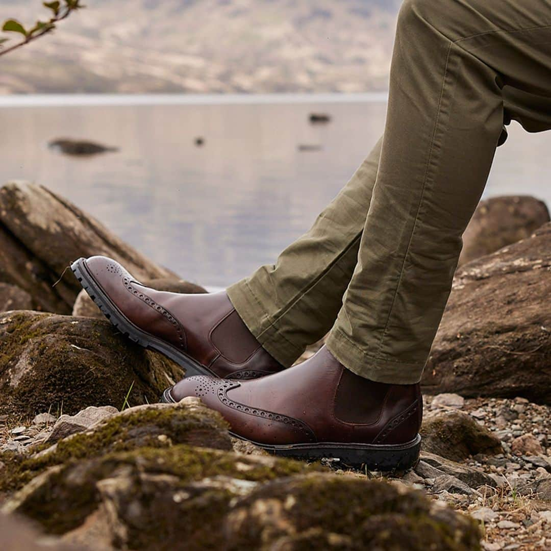 クロケット&ジョーンズのインスタグラム：「Hurricane Hide is a ‘pull-up’ or ‘oily pull-up’ leather. Dyed and tanned with oils, impregnating the entirety of the hide, a concoction that not only produce a highly water-resistant material, it also create its classic ‘pull-up’ characteristics. They can be manipulated around the leather, creating lighter and darker areas and thus bringing out its naturally casual appearance.  . #crockettandjones #madetobeworn #aw23」