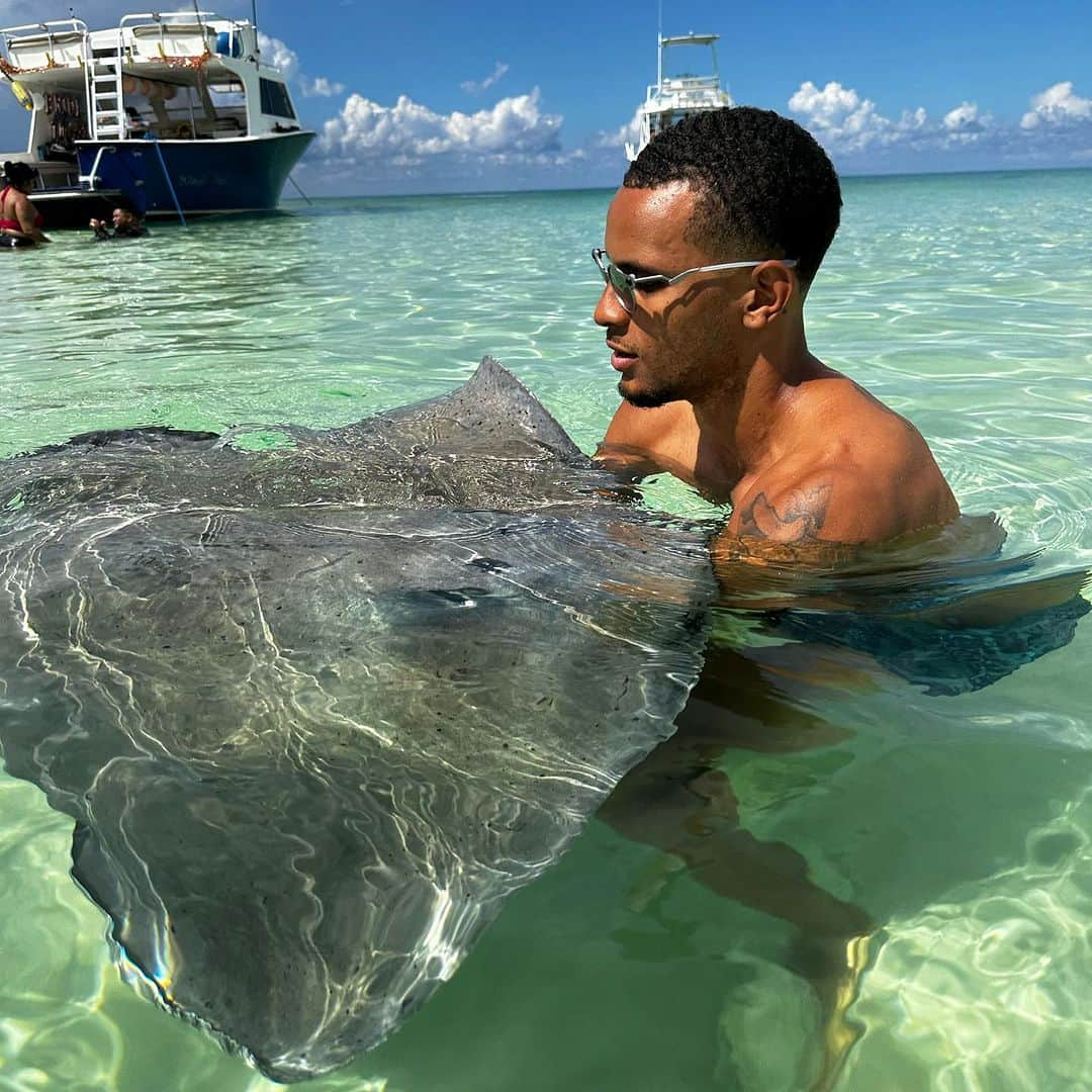 アンドレ・ドグラスさんのインスタグラム写真 - (アンドレ・ドグラスInstagram)「Booked a flight and I’m headed to the 🏝️」10月18日 22時05分 - de6rasse