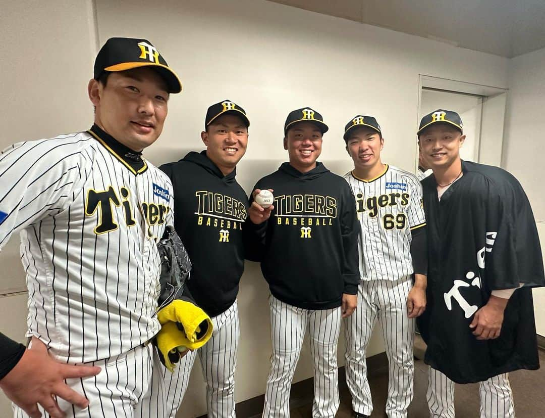 阪神タイガースさんのインスタグラム写真 - (阪神タイガースInstagram)「村上選手の後をきっちり0点リレーで繋いだリリーフ陣！ #村上頌樹 選手 #桐敷拓馬 選手 #石井大智 選手 #島本浩也 選手 #岩崎優 選手 #阪神タイガース #JERAクライマックスシリーズセ #さぁいこう日シリへ #ARE」10月18日 22時16分 - hanshintigers_official