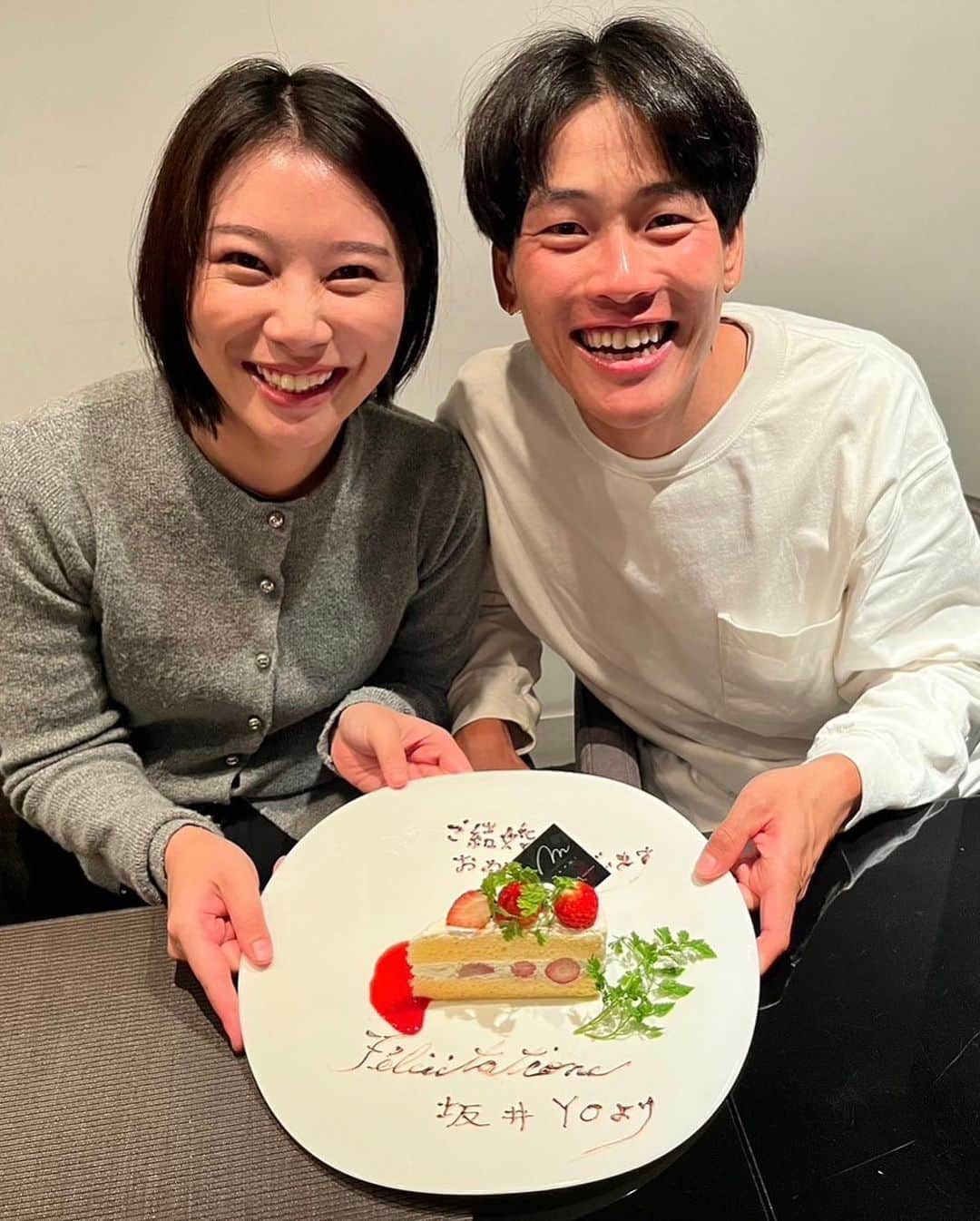 沢田時のインスタグラム：「先日ですがチームメイトであり競輪選手である @keirin_15341 が結婚式に行けなかった代わりにとディナーをプレゼントしてくれました🍽️なんてイケメンなんだ🥹  フランス料理にシャンパンもワインもとても美味しかった🥂🍷🇫🇷  坂井くんありがとう✨  #レストランカクライ #坂井洋  #イケメン」