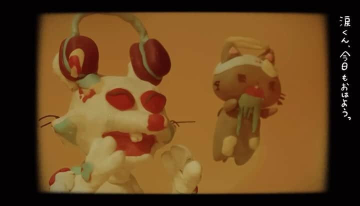のインスタグラム：「ano「涙くん、今日もおはようっ」のMV公開されました。 の子さん節炸裂です。ありがとうございます。mvは 教室で後ろの席の男の子にゴミを毎日投げられて、お前みたいなバカは幸せになんてなれない消えろ　と言われた時のことを思い出して心が締め付けられるけど、その時その言葉が脳裏から離れなくて何年も過ごしてきたなかで、言葉を気持ちを何かしらの表現でオェーっと吐き出してきてよかったと思わされるmv。 他人とは分かり合えないそれでも僕には僕がいる、君には君がついてるよ。」