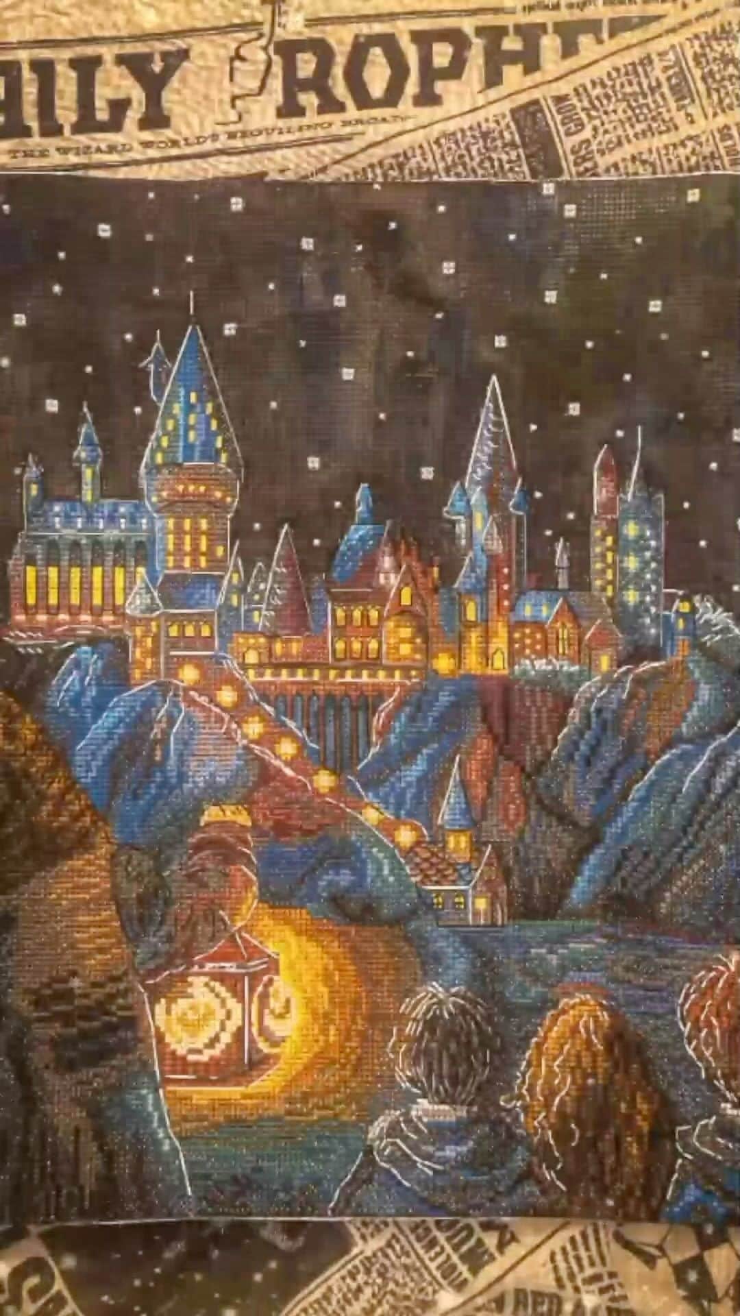 ハリー・ポッターのインスタグラム：「Magic in every stitch 🪡  See more from this creator here @c.wizardrycorner」
