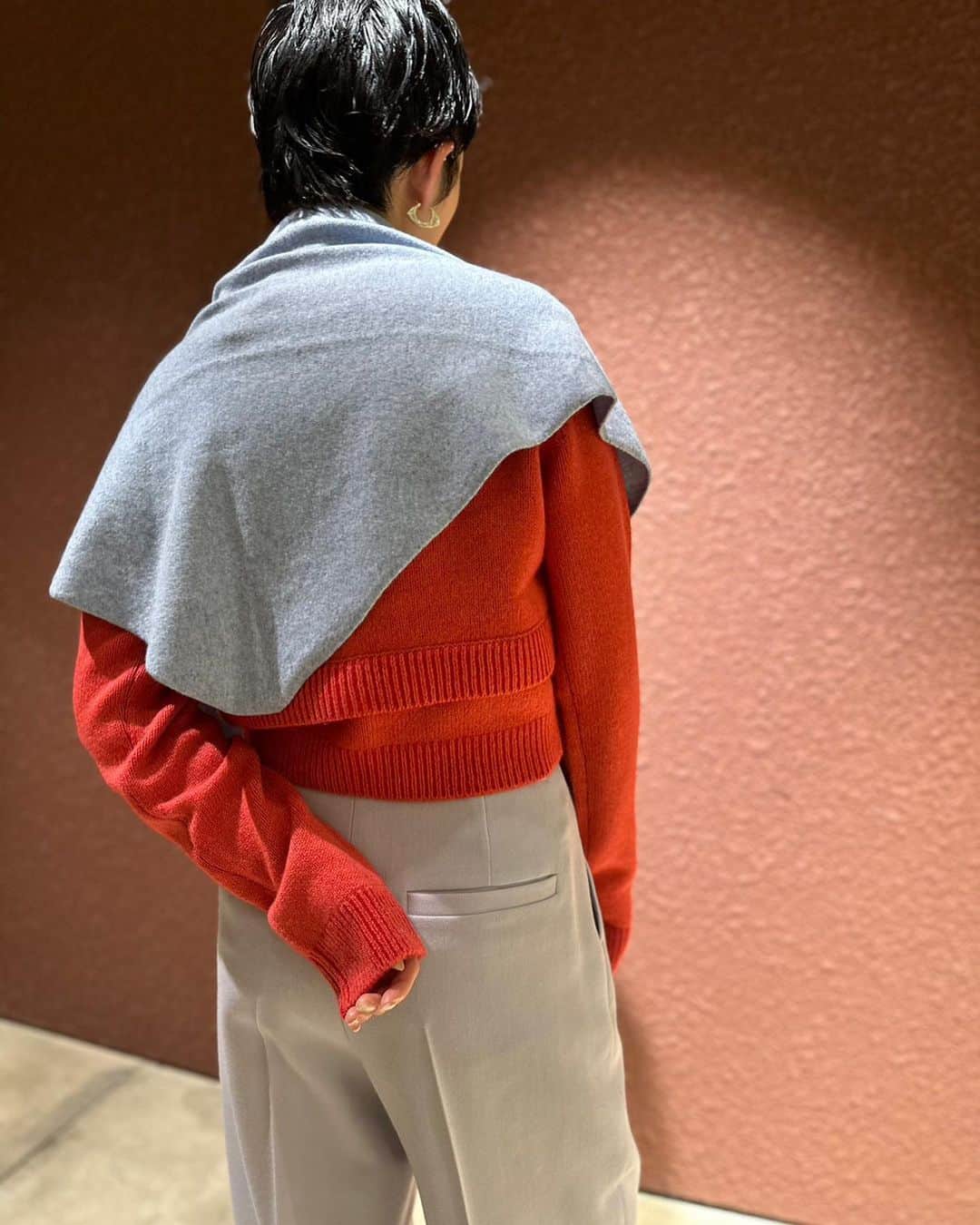 6(ROKU) OFFICIALさんのインスタグラム写真 - (6(ROKU) OFFICIALInstagram)「-  6 alpaca wool cardigan ¥24,200- tax in  6 kersey pants ¥24,200- tax in  @extreme.cashmere scarf ¥47,300- tax in  #roku #extremecashmere」10月18日 22時24分 - 6______roku