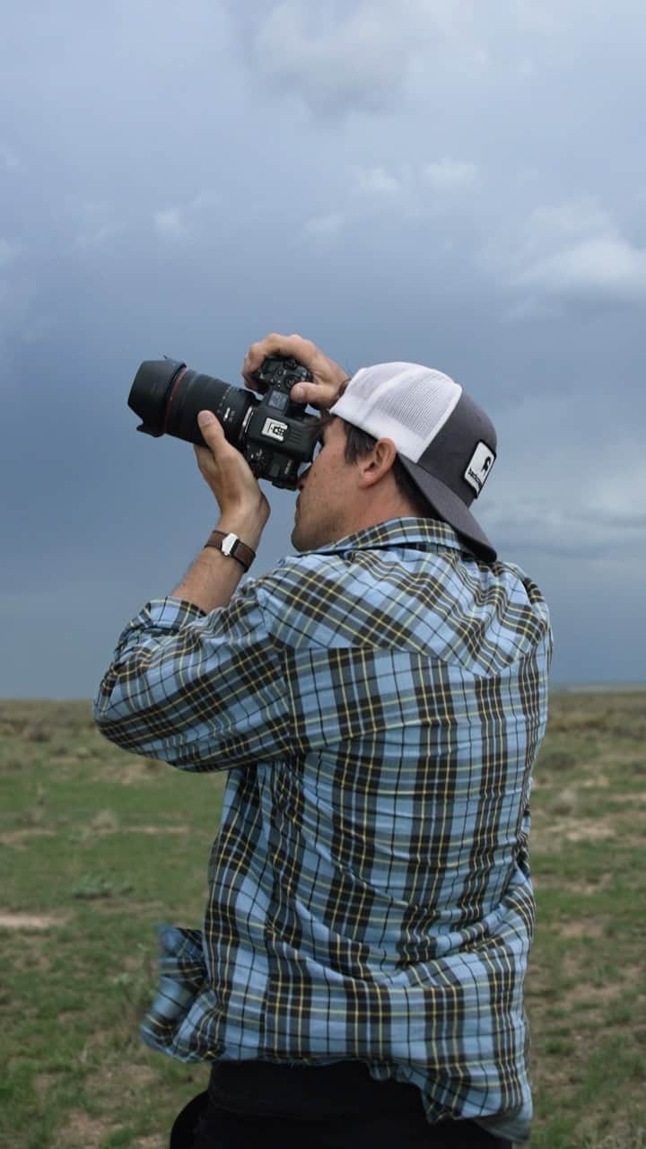CANON USAのインスタグラム：「#CanonExplorerOfLight @ladzinski’s shares why he chose the Canon EOS R5 C for his storm-chasing adventure! 📸 #eosr5c #canoncamera #photography #naturephotography」