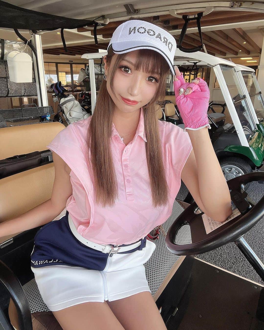 かえるちゃんさんのインスタグラム写真 - (かえるちゃんInstagram)「ゴルフデビュー⛳️🏌️‍♀️ 形から入るタイプwwww ♡ ♡ #ゴルフ #ゴルフ女子   #東京 #脚フェチ #japan  #脚が本体のギャルコスプレイヤー #かえるちゃん #介護美容師 #撮影会モデル #ポートレート女子 #ポートレート撮影 #被写体モデル #good_portraits_world #hueart_life #lovers_nippon_portrait #pasha_magagine #portrait_shot #写真好きな人と繋がりたい #お洒落さんと繋がりたい #角色扮演  #얼스타그램 #팔로우 #コスプレイヤー #バーレスクヤバイ #バーレスク東京 #ギャル #派手髪 #cosplay」10月18日 22時21分 - k.kaeru