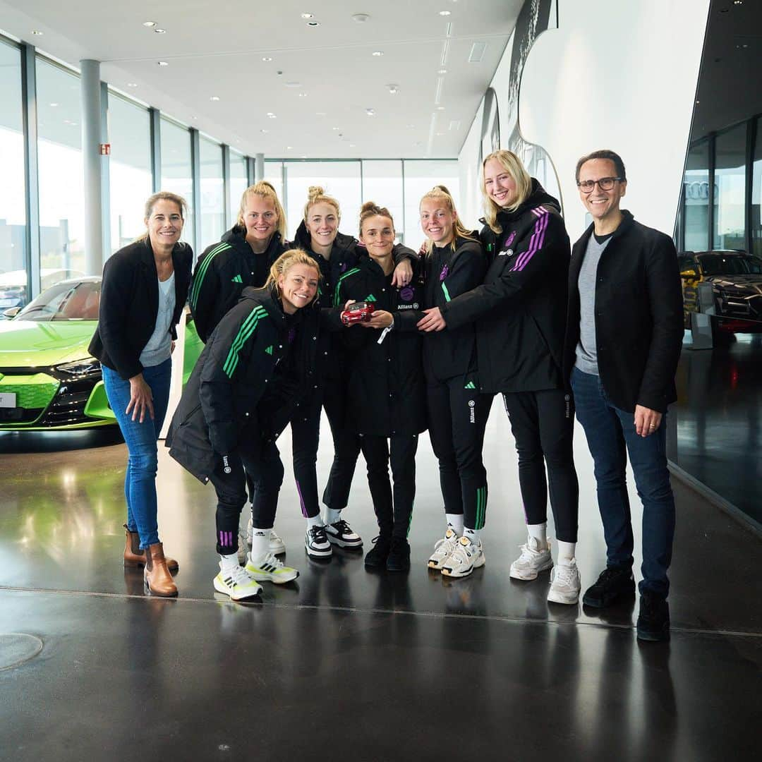 Lina Magullさんのインスタグラム写真 - (Lina MagullInstagram)「Fun day with @audiofficial and the girls 🏎️😊 #thankyou #AudixFCB #AudiDrivingExperience」10月18日 22時22分 - linamagull