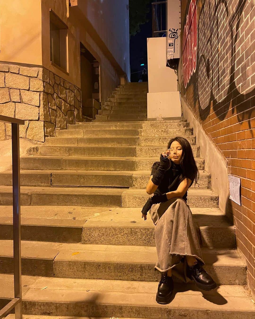 ホ・ウンジョンのインスタグラム：「Life is good<3 🍸🙃 원샷」