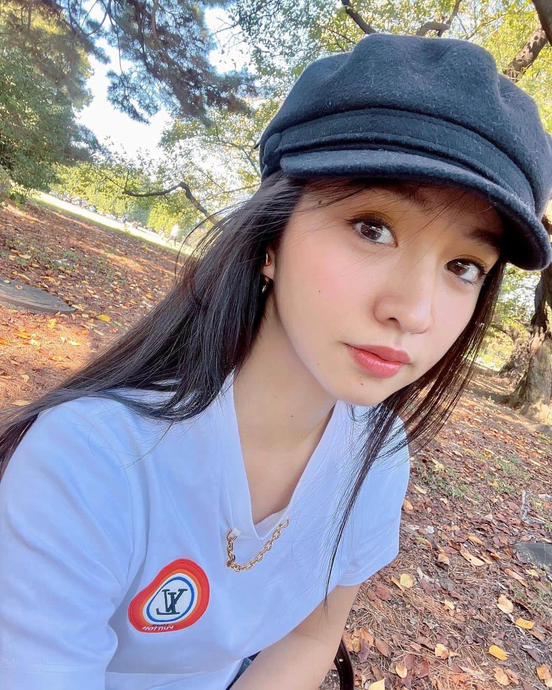 kokiのインスタグラム：「メイクルック☺️ @vntus_official Night Veil で瞳をメイクしました💗 リップは @esteelauder の　450 インソレントプラム　  T shirt @louisvuitton  Merci beaucoup ❤️」