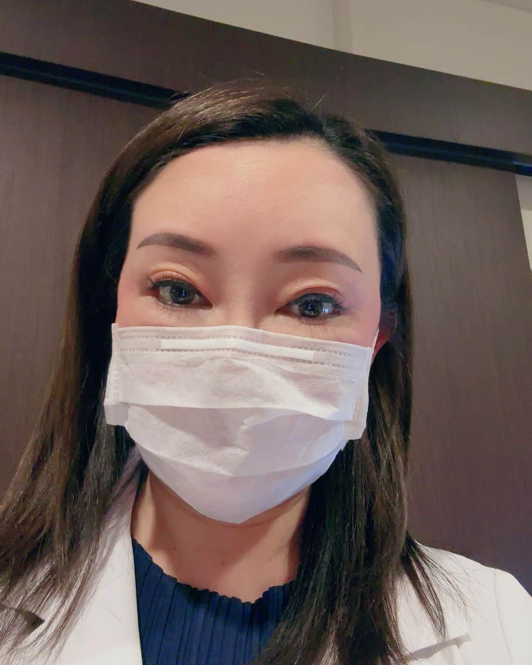 のインスタグラム：「眉アートメイクを衣理クリニック表参道で。^_^ #アートメイク #以前にアイラインも上下しましたよ #時短メイクに拍車 #衣理クリニック表参道 #ドキターズコスメ #イースペシャル」