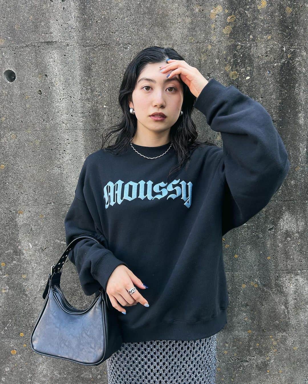 MOUSSY SNAPさんのインスタグラム写真 - (MOUSSY SNAPInstagram)「#MOUSSYSNAP @nao_yoshida97 158cm  2023.10.22(mon) 0:00- RELEASE @ZOZOTOWN ・OLD ENGLISH MOUSSY PULLOVER(010GAL90-5370) L/BLKはZOZOTOWN限定カラーになります。  #MOUSSY」10月18日 22時29分 - moussysnap