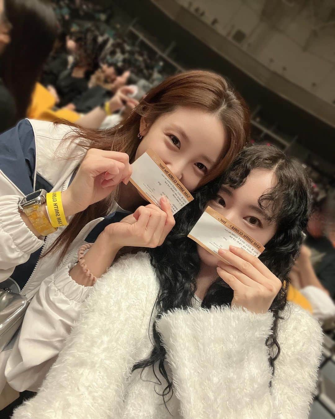 チョン・ヒョソンのインスタグラム：「공연 내내 팬들을 바라보는 그의 눈에서 다정함이 뚝뚝 떨어지고, 은혜로움으로 가득했던 그의 라이브 ✨   His performance gave me a little freedom. It's an unforgettable night.  #샘스미스내한 #samsmith #gloriathetour2023」