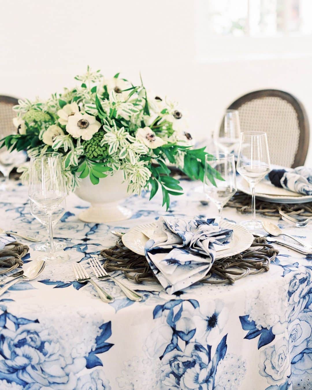 Ceci Johnsonさんのインスタグラム写真 - (Ceci JohnsonInstagram)「NAVY SHELBY COLLECTION | Delicate floral prints in classic, hand-painted hues of blues transport your guests on a romantic adventure.  Our Navy Shelby Collection has been a bestseller since its launch with our partners Nuage Designs. Swipe to get inspired how you can incorporate these pieces to elevate your events. Additionally, we have designed the Navy Shelby Invitation Collection to complement the collection available now to order on our website.   Discover more at cecinewyork.com Rent the Navy Shelby Linens and Chargers at nuagedesigns.com #CeciCollection #CecixNuage  CREATIVE PARTNERS Stationery: @cecinewyork  Linens and chargers: @cecinewyork X @nuagedesignsinc  Handpainted watercolor: @cecijohnson  Photography: @allisonjeffersphotography @erikadelgadophoto @ericajphotography Event planner: @poshpartygal   #cecinewyork #weddingstationery  #floraevent  #botanicalelegance  #eventbranding  #eventstying  #artistryininvitations #elevateyourevent」10月18日 22時46分 - cecinewyork