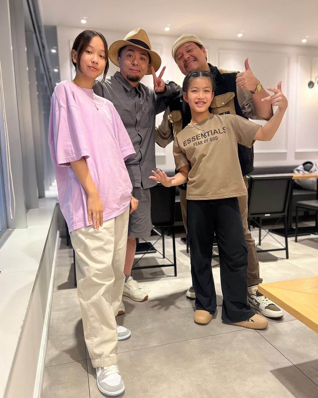 だーよしさんのインスタグラム写真 - (だーよしInstagram)「I met him "Momo" from thailand.  He's like my brother from another mother. So happy to reunion:)  Have a fun in japan. you have to text me when you wanna eat ramen anyways.  And thank you for gave me a chance to remember how to speak english.lol  แล้วเจอกัน😎 モモちゃん❤️」10月18日 22時48分 - da_yoshi0215