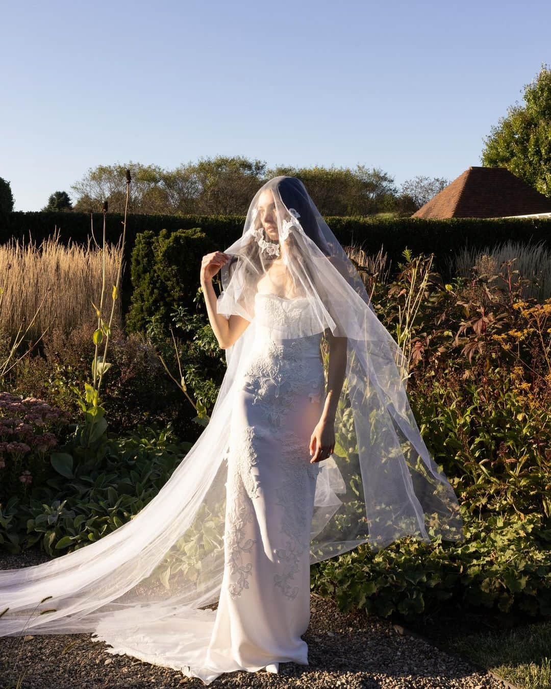 ジャクリーン・ヤブロンスキーのインスタグラム：「Francesco, thank you for all the love you put into this dress. The handmade lace encrustation, your attention to detail - you are so talented and it was so much fun seeing it come to life. Grateful for your love and support for so many years <3. @francescoscognamiglio   Photos @jaredkocka @caleb_troy」