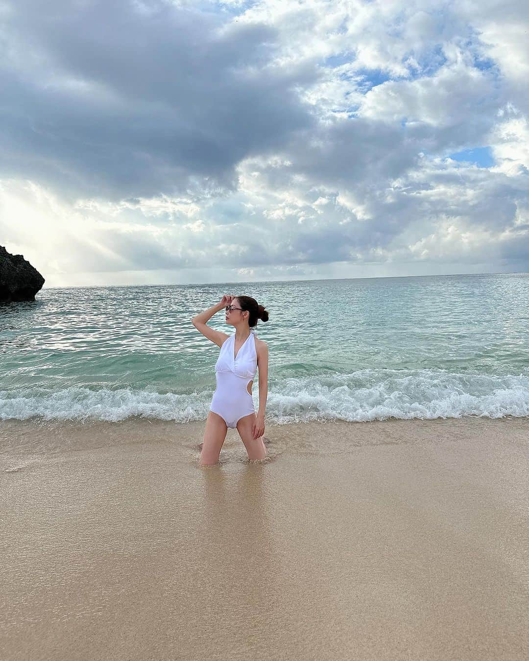 美沙さんのインスタグラム写真 - (美沙Instagram)「こんなにかっこつけてキメてるのに2枚目笑ったww みゆ写真うますぎ📷🤍  #与論島 #ヨロン島 #女子旅」10月18日 22時55分 - misa0623r