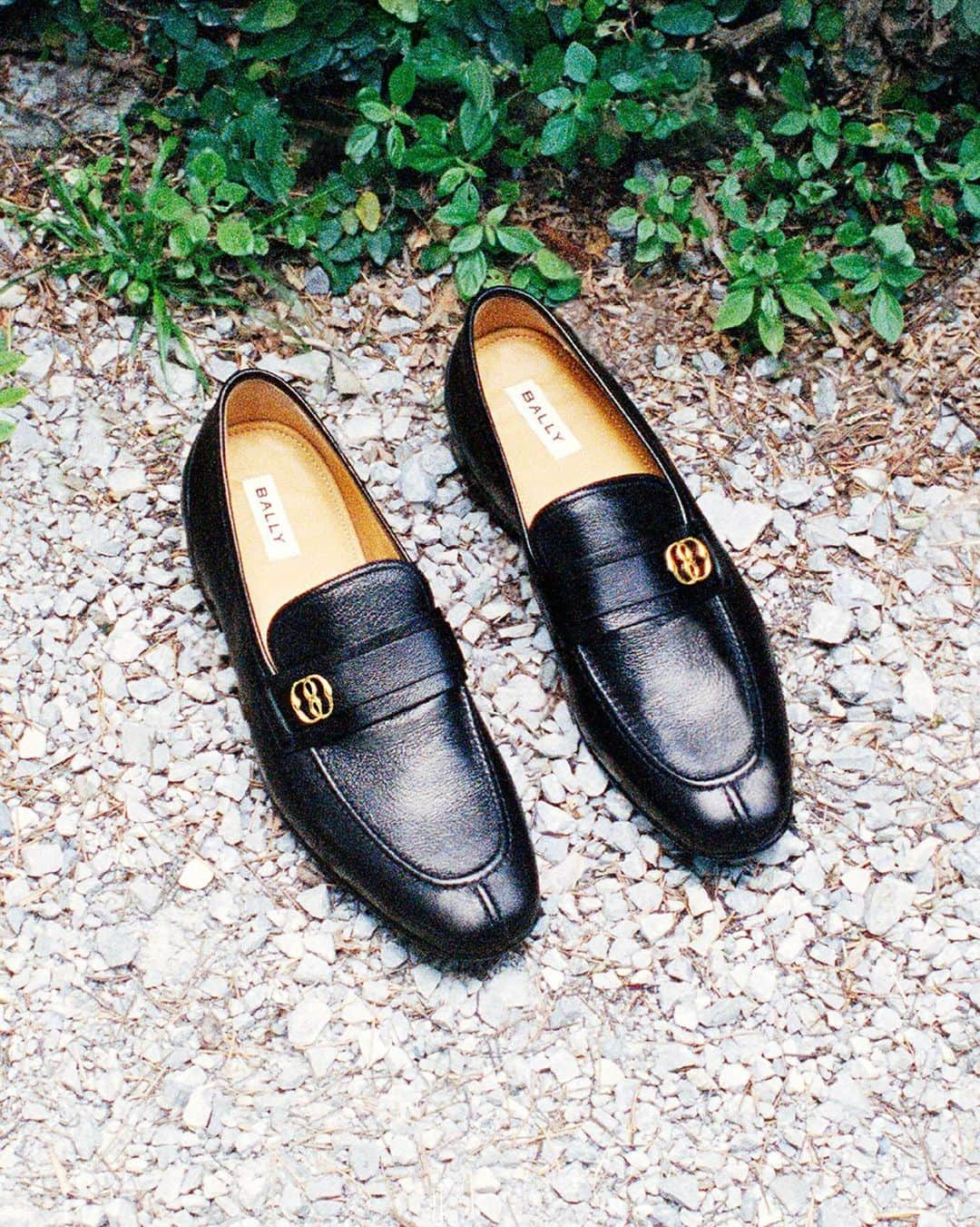 バリーさんのインスタグラム写真 - (バリーInstagram)「Introducing the new Suisse loafers for Bally Fall/Winter 2023.  #Bally #BallyFW23」10月18日 22時57分 - bally