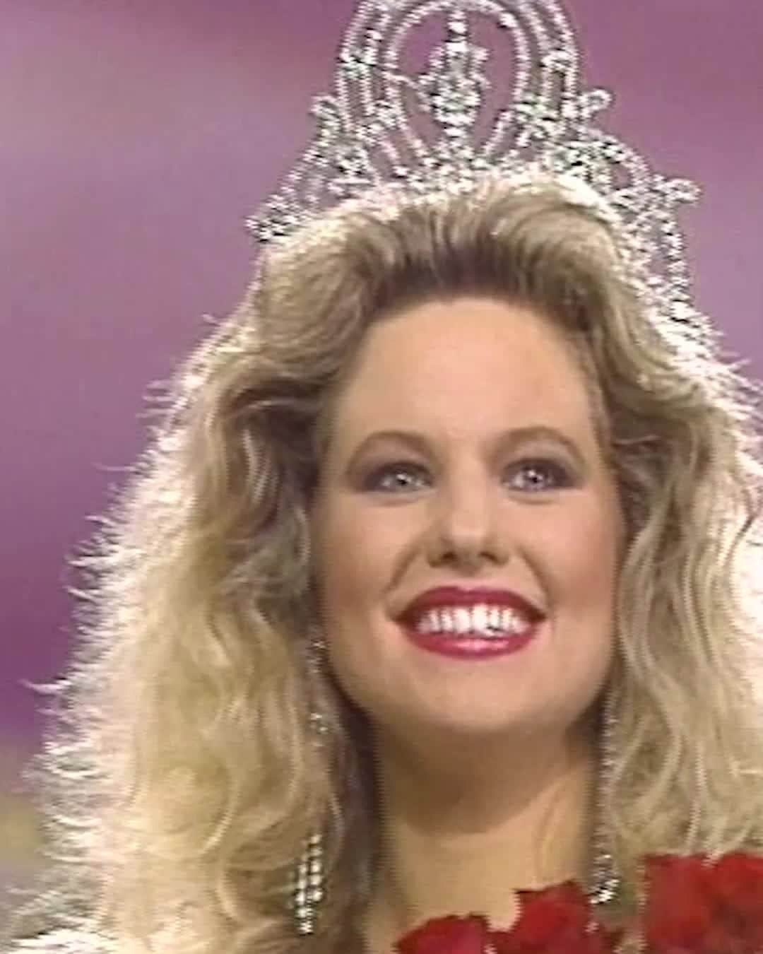 イリス・ミトゥネールのインスタグラム：「Happy Birthday Miss Universe 1989, Angela Visser! 🇳🇱🤍」