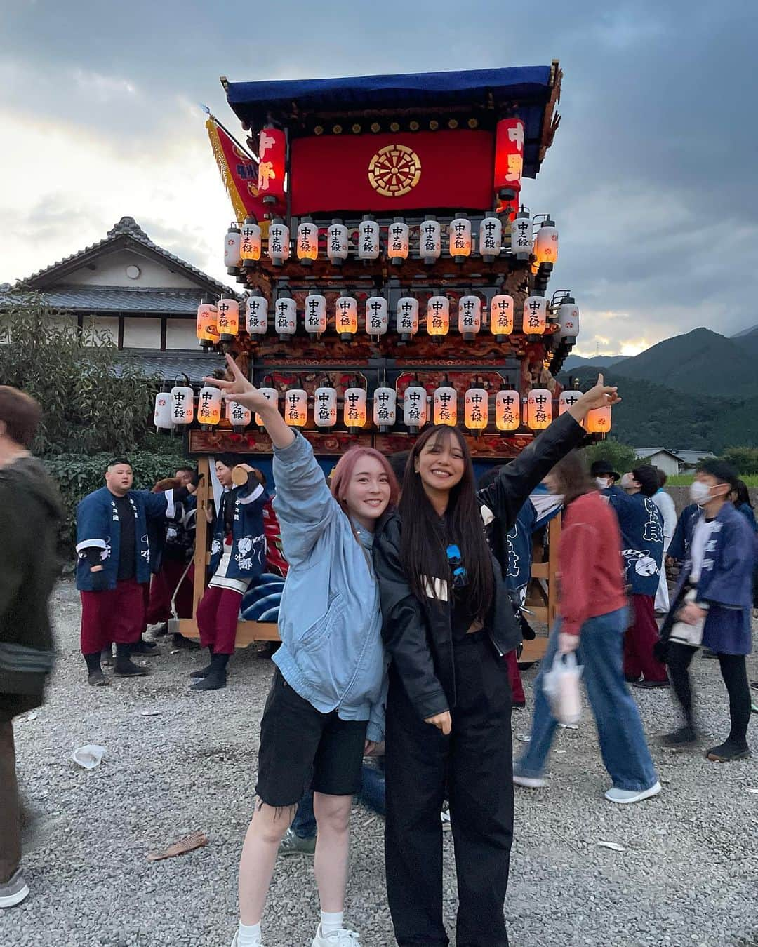 みそさんのインスタグラム写真 - (みそInstagram)「.  西条祭り2023🌾 今年はサラちゃんと参戦🫶 やっぱお祭り最高だった！！ 来年のお祭りも楽しみ！！！よいっとさー！ #西条祭り #よいっとさー」10月18日 23時01分 - j__ms_99