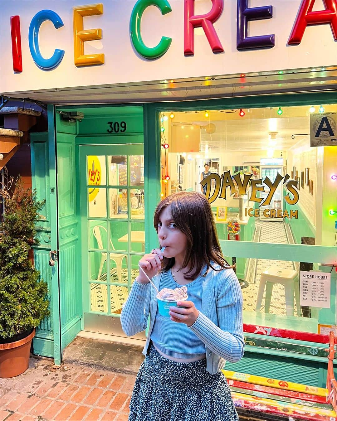 Ilana Wilesのインスタグラム：「I miss the days before homework when we would go out for ice cream after dinner as an activity on a random Tuesday.🍦」