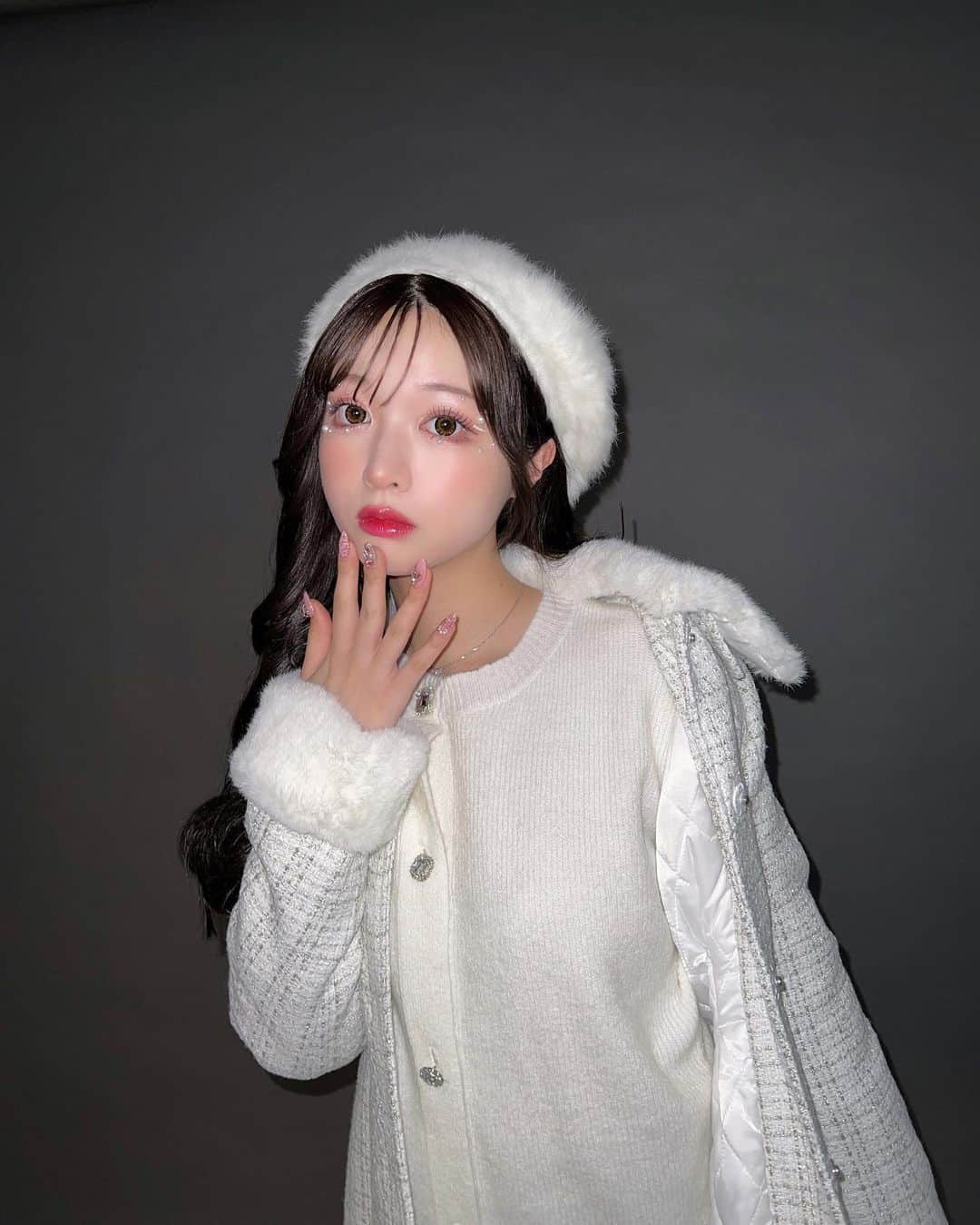 のインスタグラム：「本日発売した新作アウターたち⛄️🎀  大人気で嬉しいです😭✨️！！  沢山のご注文本当にありがとうございます🥹🩷  お気に入りすぎて写真沢山のせちゃう🫶🏻💭  気に入って頂けますように...🥰🩷」