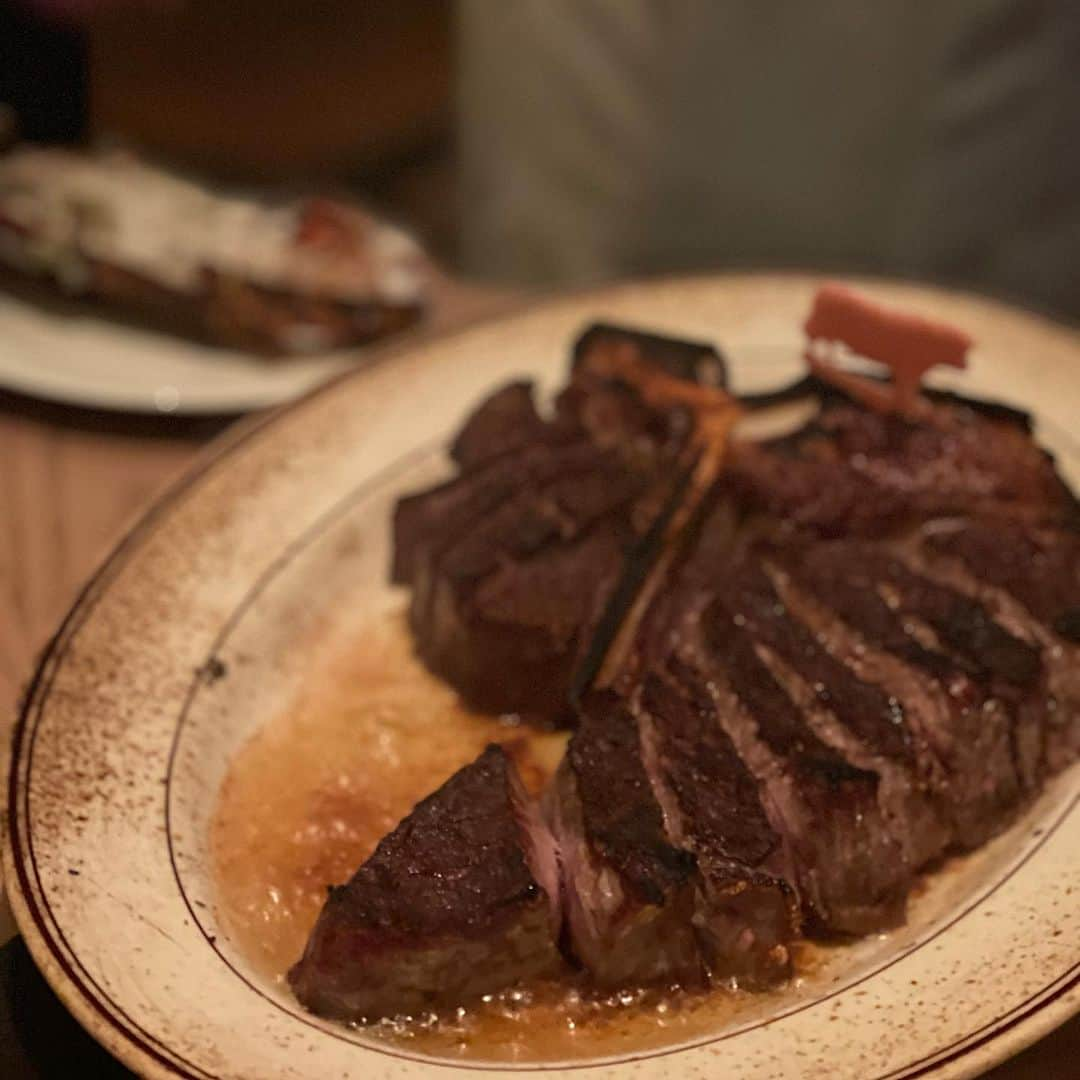 安藤成子さんのインスタグラム写真 - (安藤成子Instagram)「無事生還からの 美味しいものを食べれる幸せ 生まれてきた事の幸せ 人と出会えてお祝い出来る幸せ いろんな幸せ感じた夜でした🙌🏻  #peterluger  #tokyostake #stake #肉 #肉食べたかった #シーフードプラッター #シュリンプカクテル #最高 #美味しいものは幸せになれる」10月18日 23時12分 - seikoando