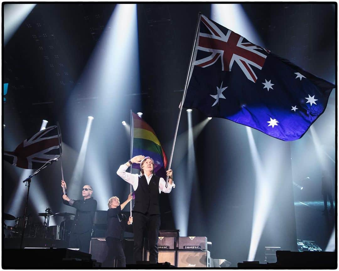 ポール・マッカートニーのインスタグラム：「The 2023 GOT BACK tour has begun 🎸🇦🇺  Maybe we’re amazed at the way we really love you, Adelaide. What an incredible opening night!  #PaulMcCartneyGotBack」