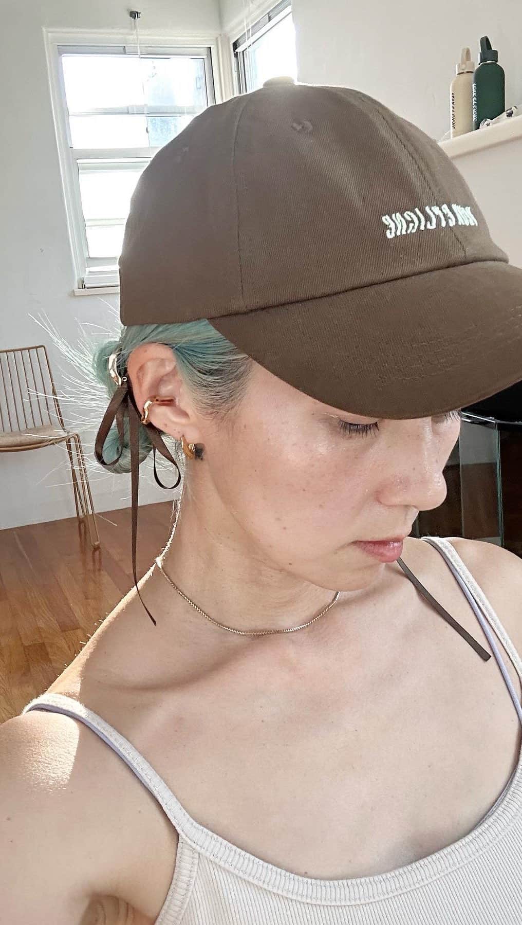三苫愛のインスタグラム：「10.18 @yeuxetligne のキャップ紹介🧢 メイクイベントのチケット発売しました❤️‍🔥」