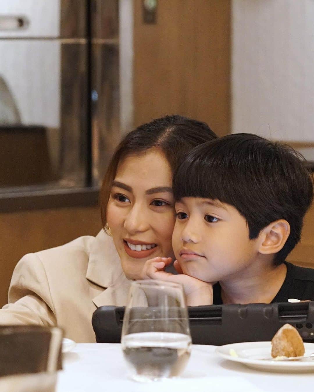 Alex Gonzagaさんのインスタグラム写真 - (Alex GonzagaInstagram)「Dumaan na naman sa pagsusulit ang aming taste buds mag-asawa kung nakakakaangat na nga ba talaga… 😅 #foodie」10月18日 23時20分 - cathygonzaga
