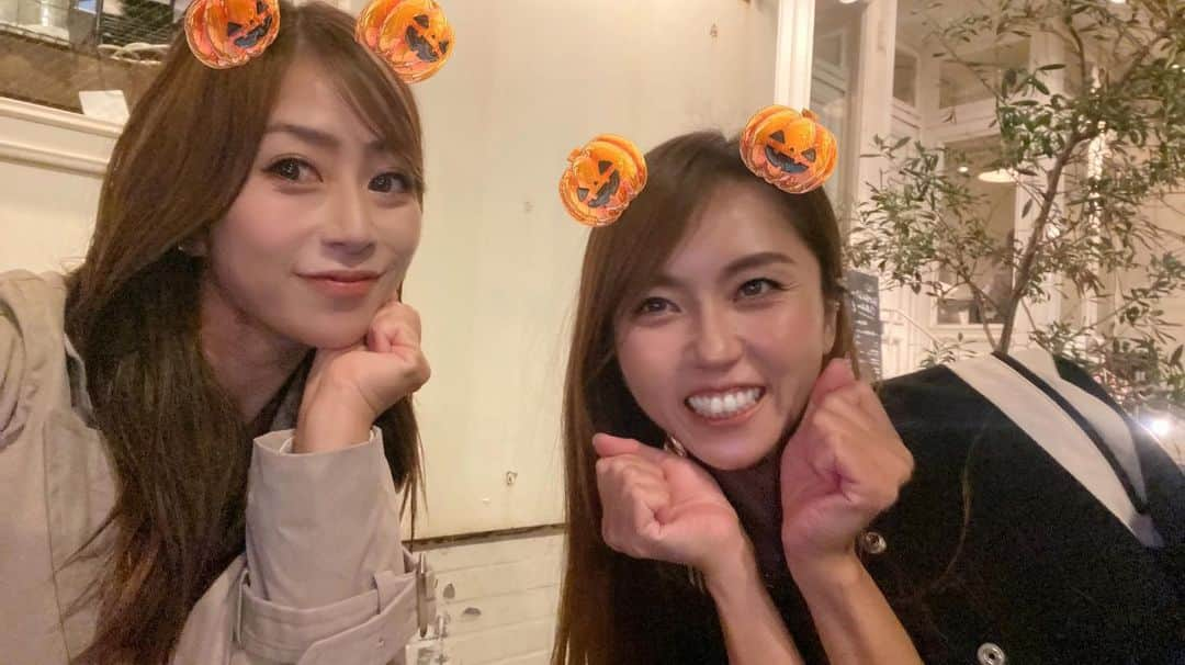 青木茉里奈のインスタグラム：「大好きなもちもちと🎃 ･*:.｡..｡.:*･ﾟ 🧡 in 兵庫 今日ラウンドして、明日はせっちゃ(@serenaaoki_official )の応援📣 _ _ _ _ _ _ _ _ _ _ _ _ _ _ _ _ _ _ _ _ _ _ _ _ _ _ _ _ #taylormade #taylormadegolf #teamtaylormade #株式会社かしわ堂 #ustmamiya #iomic #eyevol #ecco」