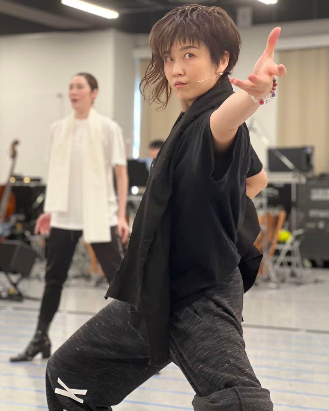 風馬翔のインスタグラム：「. MANA TRIP お稽古場さいごでした。 お稽古大好きマンの私は　稽古場ラストがいっちゃん寂しい。 #今日のオケ付き通しは色んな感情にまみれて感極まってみんながち泣いた！！w  お稽古中色んな事があった。本番1日で終わっちゃうなんて信じられへんなあ… メキメキ踊るし歌う🔥コメディあり　芝居あり　感動あり。 とにかく今のエネルギーとメッセージと愛を 一人でも多くの方へお届けしたいです🫶🏻🪽  今世最後の男役。#ぶふ 絶対みてくれ　よな😏❤️‍🔥  #くみちゃん撮影#名カメラマン #わたしめちゃ男の顔しとるなあ #マナトリ」