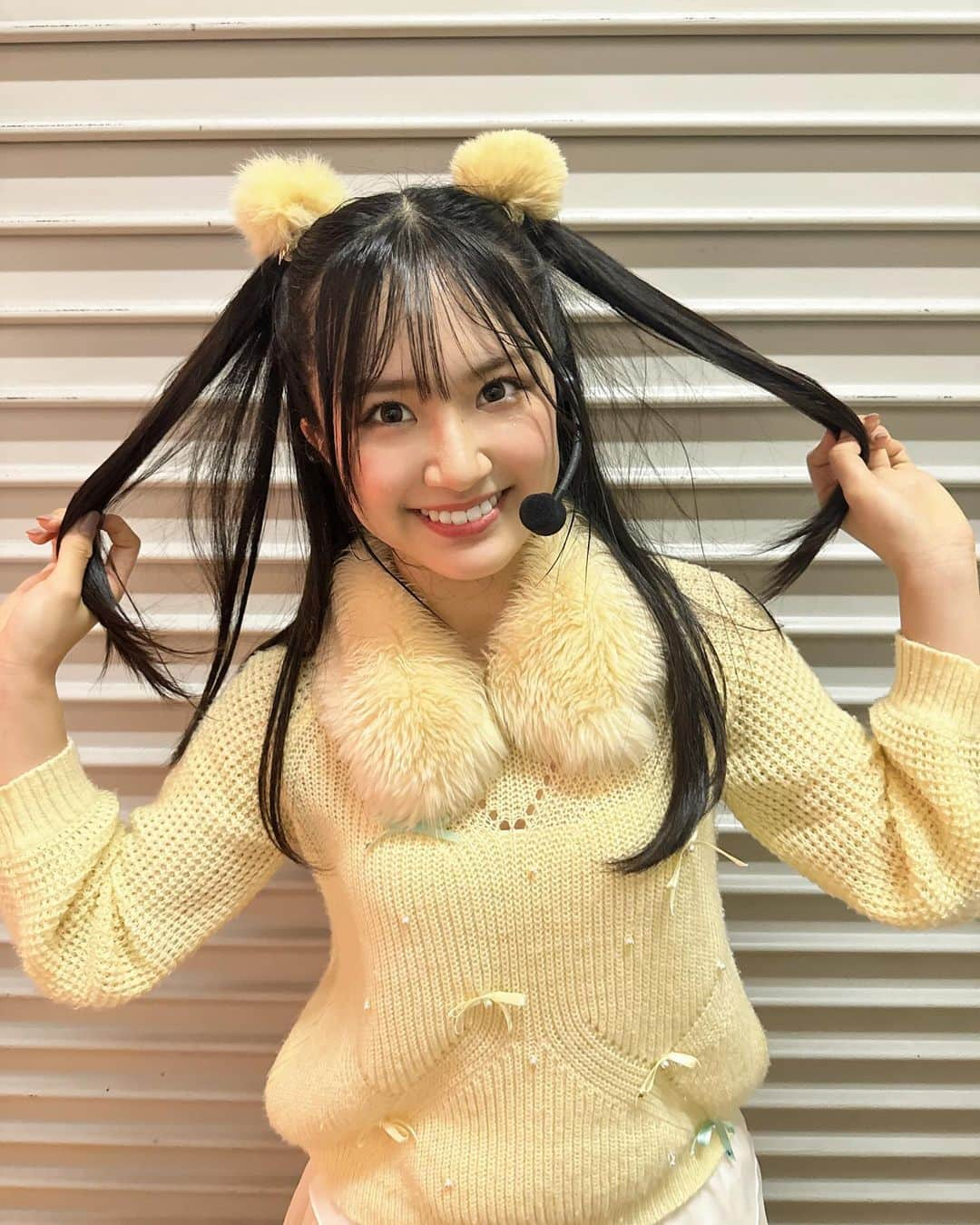 芳野心咲さんのインスタグラム写真 - (芳野心咲Instagram)「💛  I love these pom-poms there so cute!  Is was my first tine using them :)  このぽんぽん超かわいい🏵⸜( ॑꒳ ॑ * )⸝🏵 初めて使った♡  #idol #アイドル #あいどる #NMB48 #nmb #07line #08line #ootd #oufit #Japan #15歳 #芳野心咲 #ハート型ウイルス  #ハート型 #ポンポン #黄色 #アイドル衣装  #モコモコ #かわいい #cute #japanesegirl  #japaneseidol  #pompom  #ハーフツイン #ヘアアレンジ」10月18日 23時34分 - misakiyoshino.0113