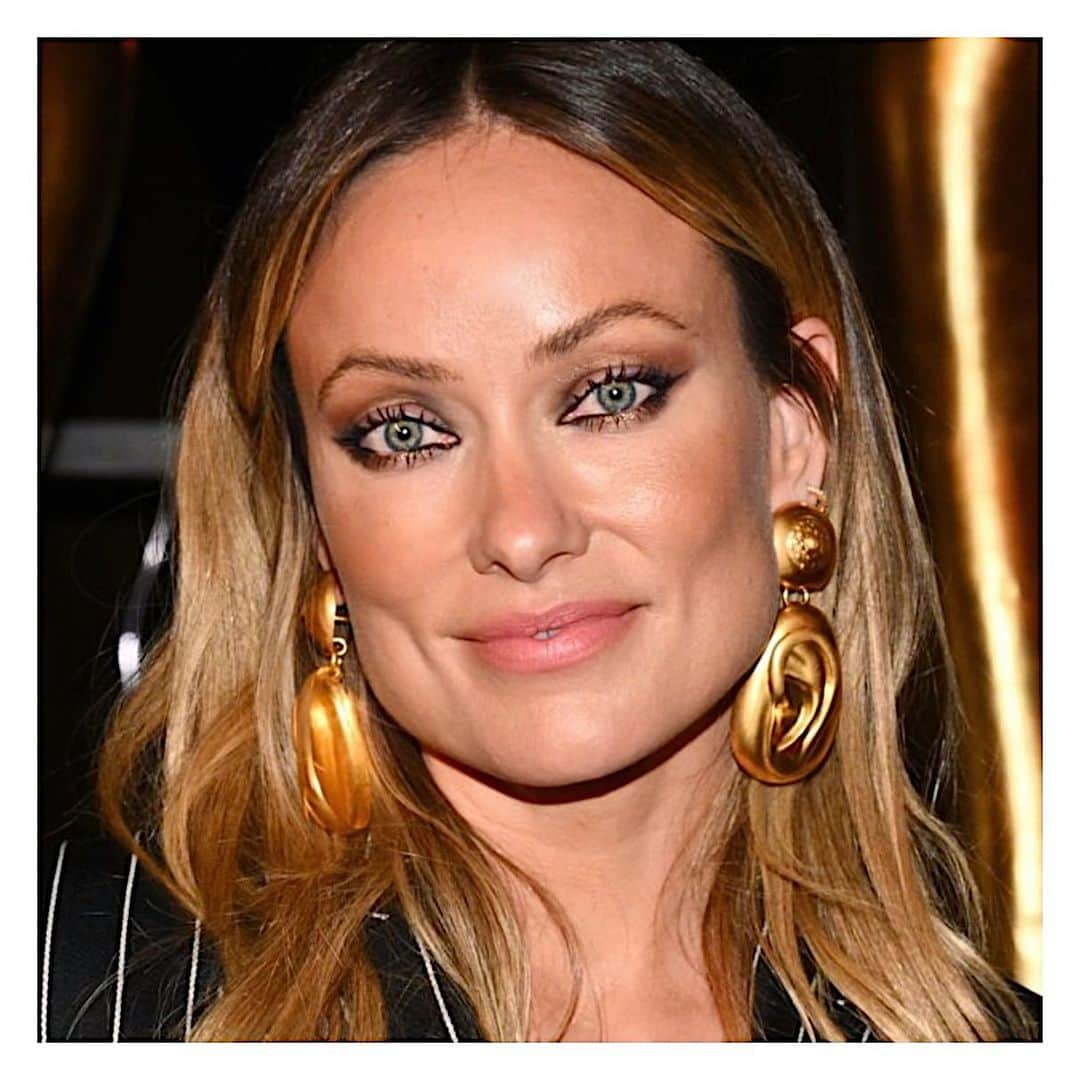 JO BAKERさんのインスタグラム写真 - (JO BAKERInstagram)「O L I V I A • W I L D E 🇺🇸 Molten fox eyes….. antique gold , bronze + pinched black lines on #oliviawilde @schiaparelli 💥  Style @karlawelchstylist  Hair @lonavigi  Makeup by me #jobakermakeupartist using #healthyglownaturaleyeshadowpalette in #intense @chanel.beauty @welovecoco + #defineme #japanese skinny waterproof black #eyeliner + #tarantulash #mascara both from @bakeupbeauty 💥‼️  #oliviawildestyle #makeup #makeupoftheday #makeupaddict #makeuplover #makeupartist #makeupartistsworldwide #beautybloggers #beautyeditor #golden #eyes #foxeyes #schiaparelli #style #hair #cute #sunkissed #chanel #bakeupbeauty」10月18日 23時28分 - missjobaker