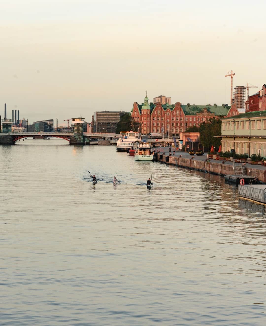 ルフトハンザさんのインスタグラム写真 - (ルフトハンザInstagram)「Copenhagen looks straight out of a movie.  No wonder it was selected as World Capital of Architecture this year. From picturesque buildings to stylish locals and heavenly sunsets by the pier, you won't be short any beautiful sights here.  Swipe for a glimpse of our camera roll, and don't forget to save this post for your next visit.  1. Nyhavn 2. The harbor of Copenhagen from Inderhavnsbroen 3. Superkilen Urban Park in Nørrebro 4. Tower of the Church of Our Saviour in Copenhagen 5. Archutecture in Downtown Copenhagen 6. Strolling along the old town 7. Walking up the Round Tower 8. Views over the city from the top of the Church of Our Saviour 9. Copenhagen Opera House  #Lufthansa #SayYesToTheWorld #Copenhagen」10月18日 23時30分 - lufthansa