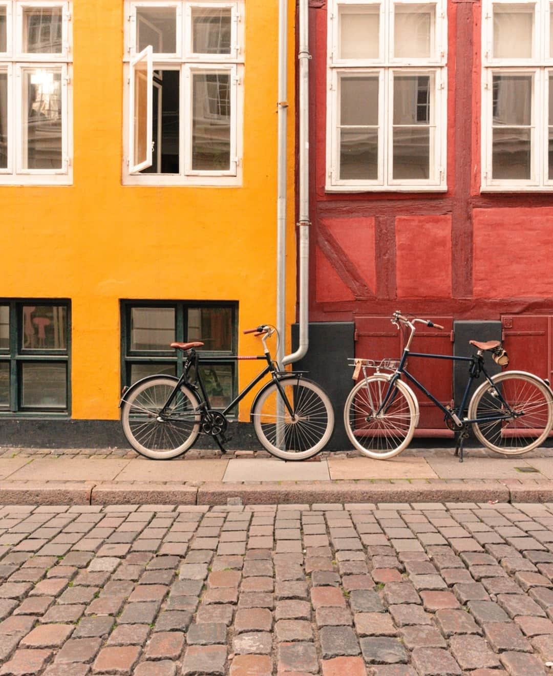 ルフトハンザさんのインスタグラム写真 - (ルフトハンザInstagram)「Copenhagen looks straight out of a movie.  No wonder it was selected as World Capital of Architecture this year. From picturesque buildings to stylish locals and heavenly sunsets by the pier, you won't be short any beautiful sights here.  Swipe for a glimpse of our camera roll, and don't forget to save this post for your next visit.  1. Nyhavn 2. The harbor of Copenhagen from Inderhavnsbroen 3. Superkilen Urban Park in Nørrebro 4. Tower of the Church of Our Saviour in Copenhagen 5. Archutecture in Downtown Copenhagen 6. Strolling along the old town 7. Walking up the Round Tower 8. Views over the city from the top of the Church of Our Saviour 9. Copenhagen Opera House  #Lufthansa #SayYesToTheWorld #Copenhagen」10月18日 23時30分 - lufthansa