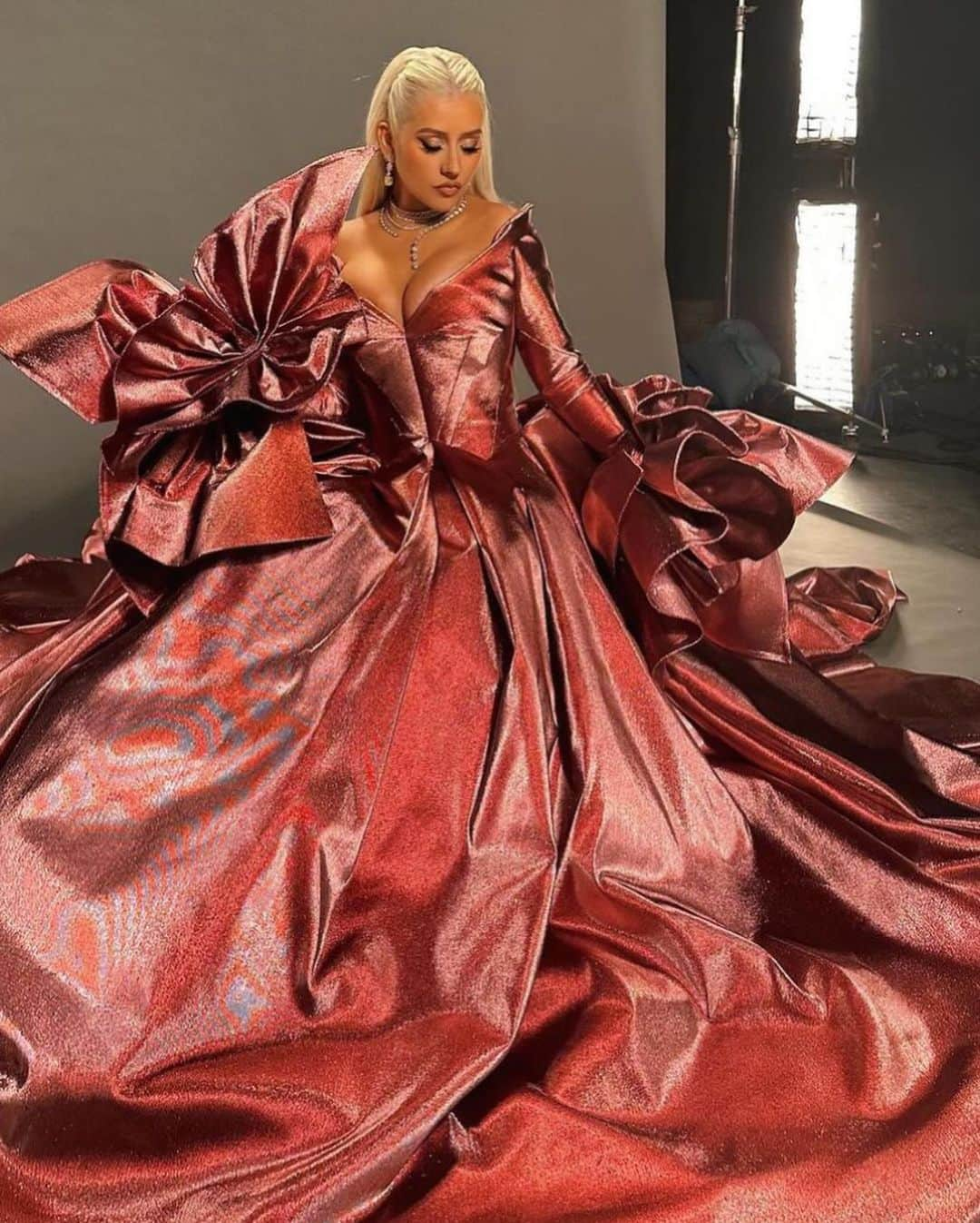 ザックポーゼンさんのインスタグラム写真 - (ザックポーゼンInstagram)「Custom couture for @xtina styled by @chrishoran20 #christinaaguilera #ZPcouture 🎶🎤✨🍓」10月18日 23時30分 - zacposen