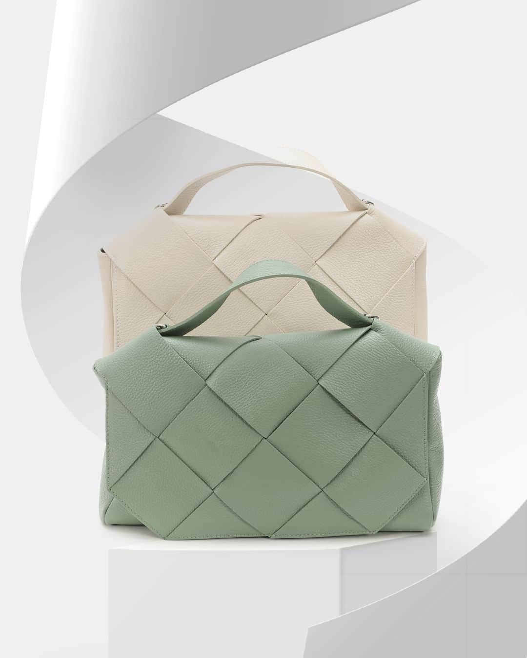 フォリフォリのインスタグラム：「Level up your look with the leather Metropolitan Fab handbags. Discover them online.  #follifollie #myfollifollie #2k23 #inspiration #fashion #style #MetropolitanFab #handbag #accessoriesofinstagram #accessories」